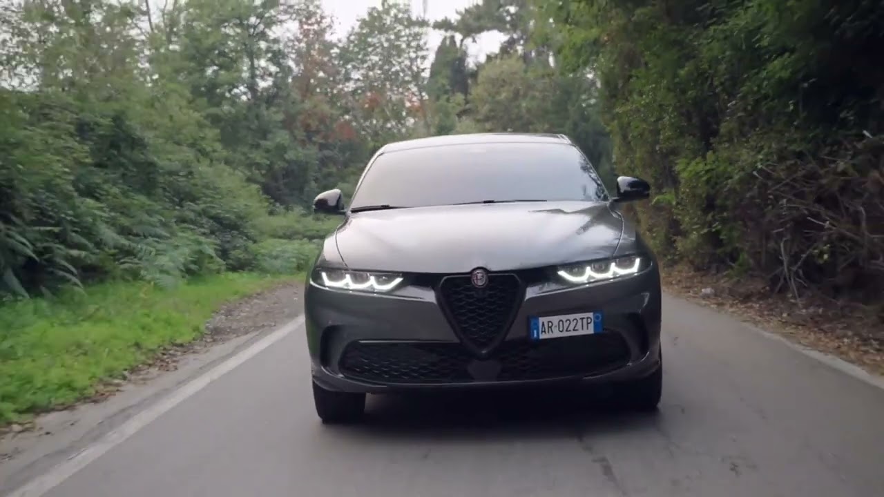 The new Alfa Romeo Tonale Plug-In Hybrid Q4 in Grey Driving Video