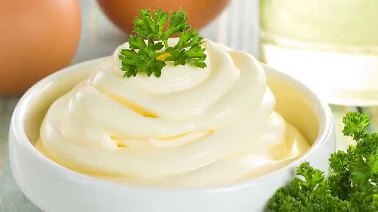 Czy majonez jest tuczący? [Specjalista radzi]