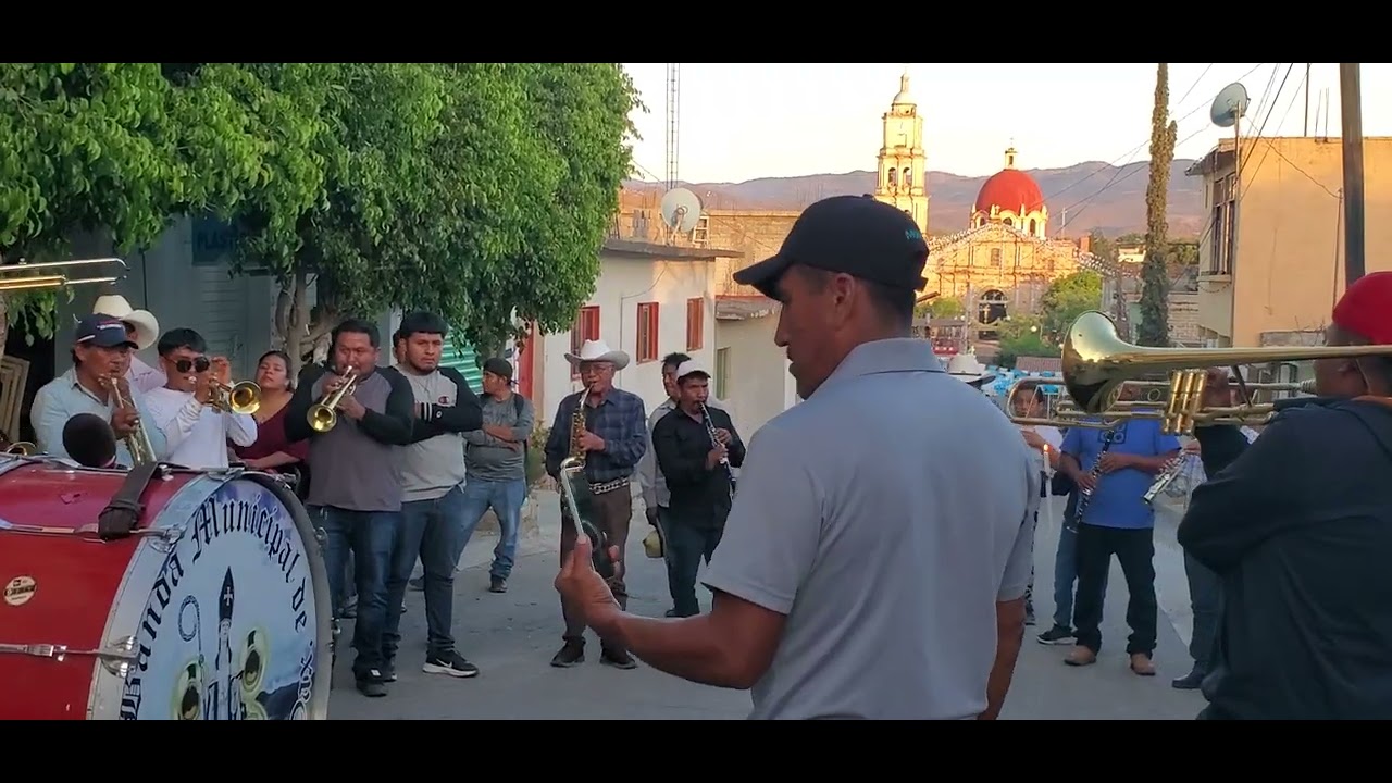 Las Salves. Son muy importantes en las proseciones en las Fiestas Patronales 