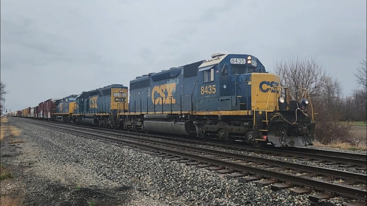 CSX X356 w/SD40-2 Pair Passing Radnor