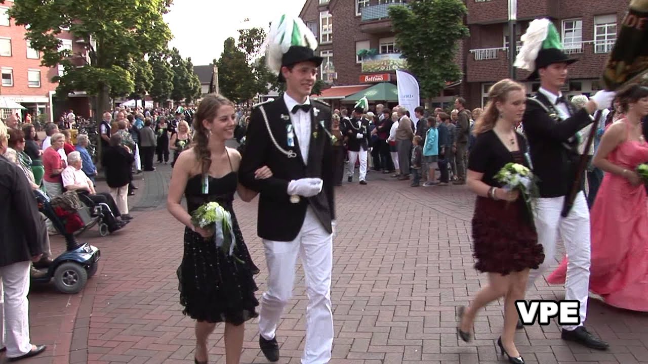 Schützenfest 2013 Dorfbauern bei der Ringpolonaise am Sonntag