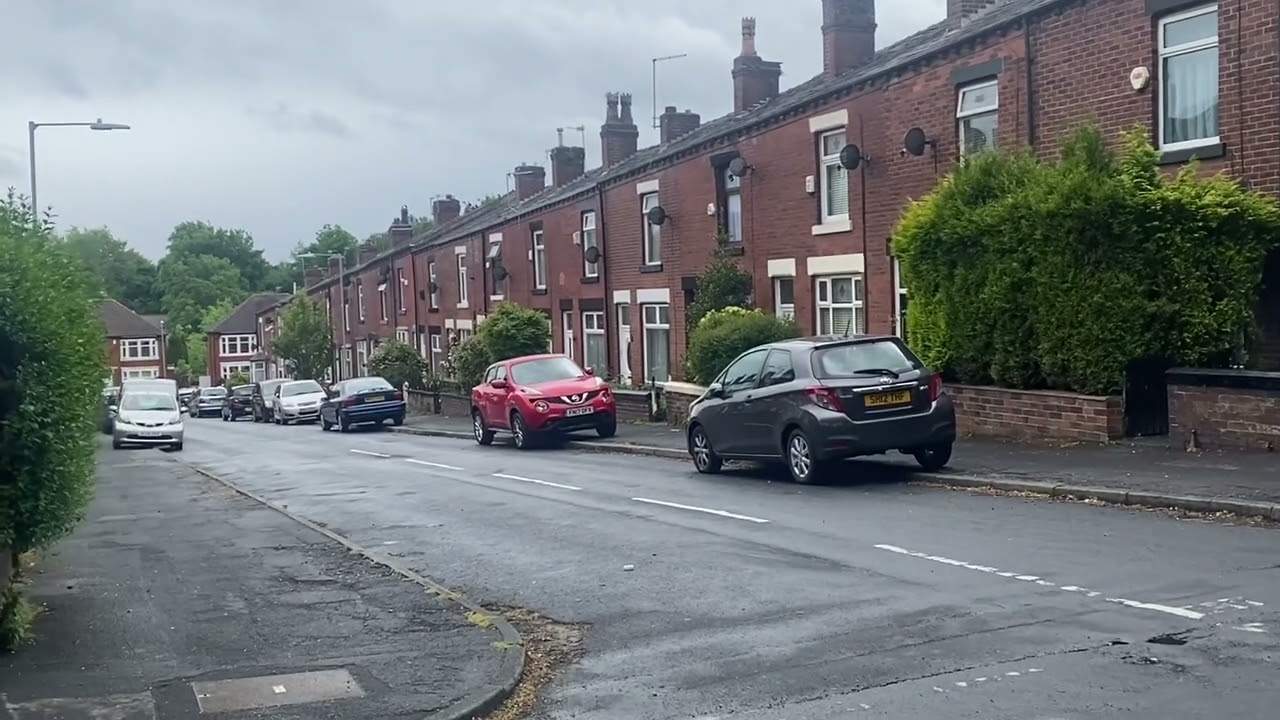 全國中學排名第十 BOLTON SCHOOL就在旁邊。 第五間£850係Bolton BL1
