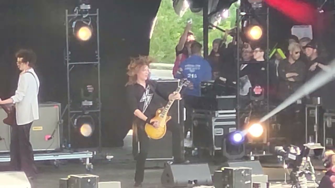 The Darkness.  I Believe in a thing called love Download Festival 12/06/2022