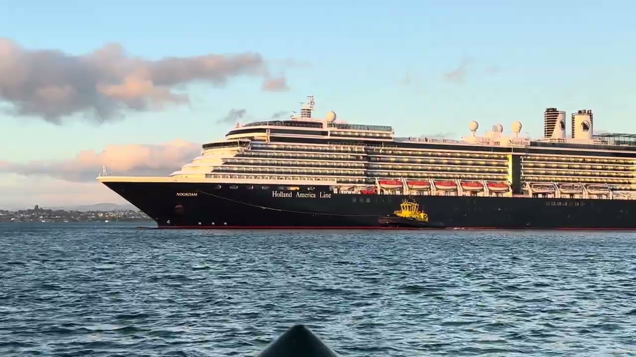 HAL Noordam sails into Tauranga, NZ 2/3/26