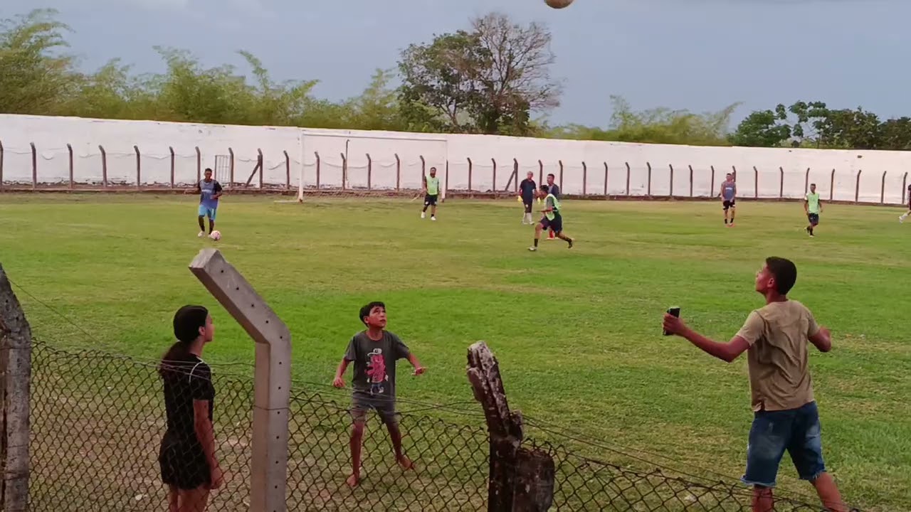 Pelada da sexta feira a galera na aposta da breja.kkkk