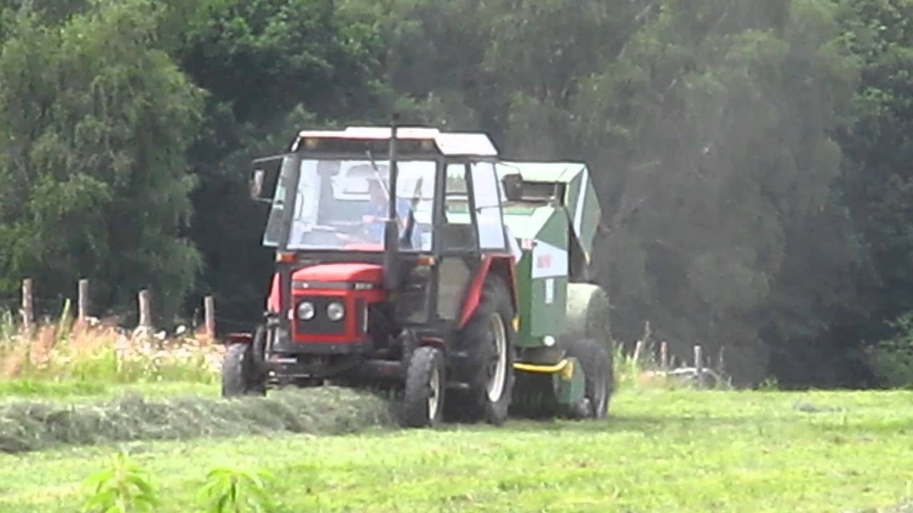 Zetor 6211 z prasą rolującą Sipma