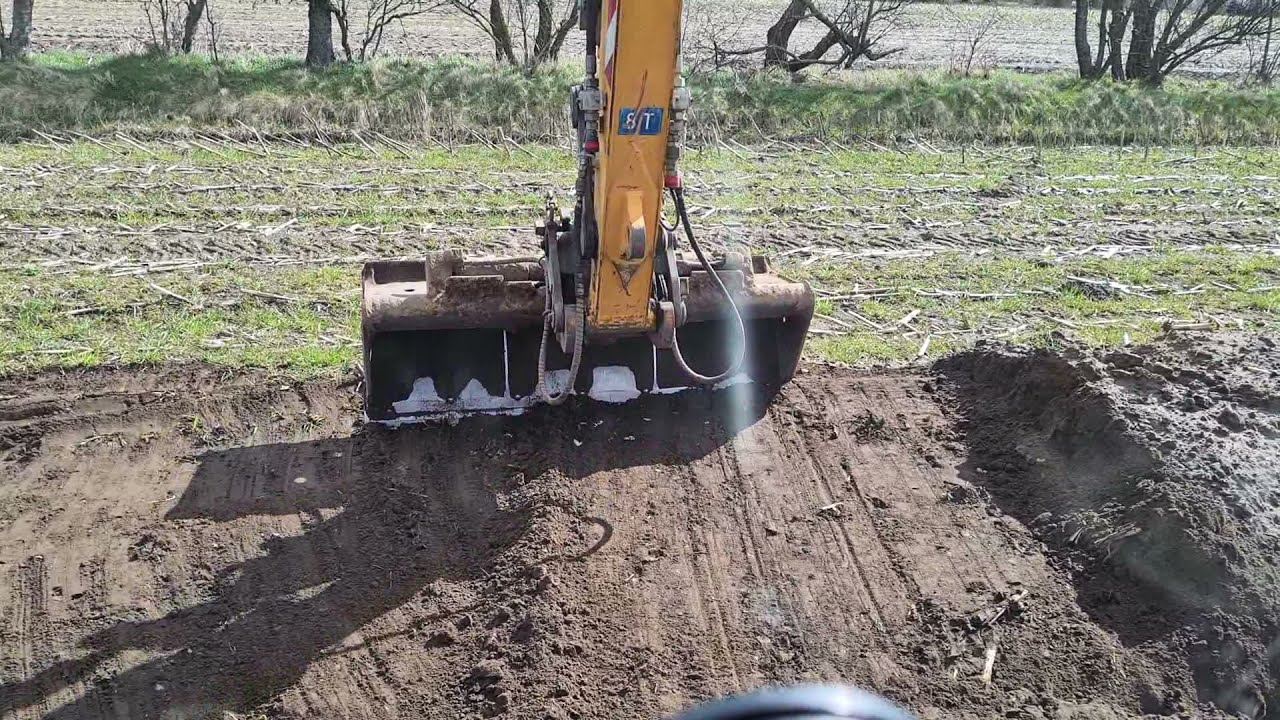 Gräben verfüllen mit Liebherr 314 litronic