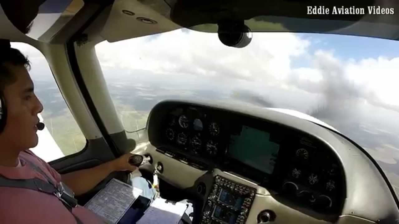 Practicando vuelo lento y virajes a 45 grados en el Cirrus SR20 mov