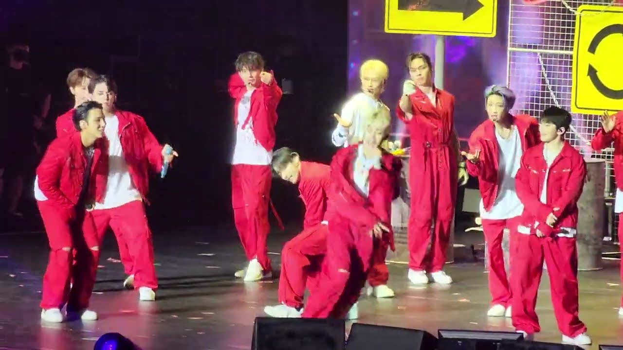 221008 LEFT & RIGHT SEVENTEEN SVT Fancam Be The Sun On Stage Live Concert in Manila Day 1 Lower Box