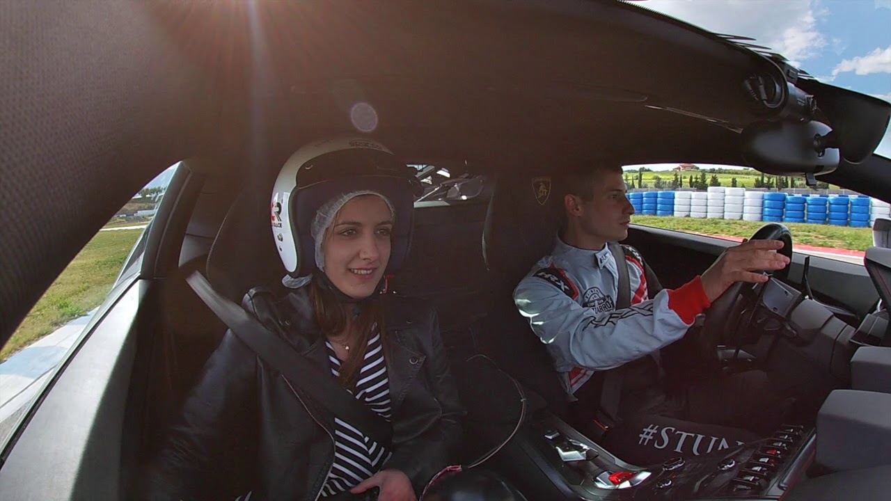 Esperienza di guida in pista su Lamborghini al circuito internazionale D'Abruzzo : Federica D. M.