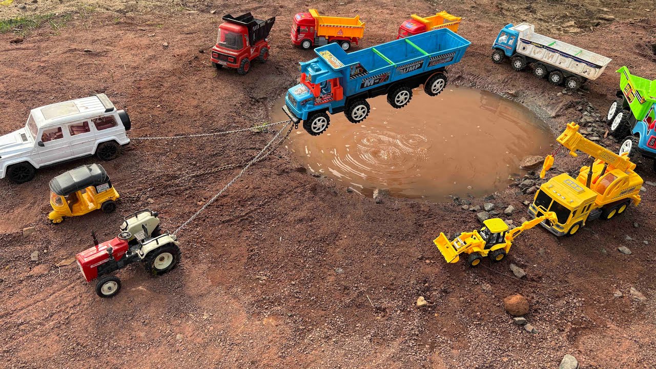 Tipper Track Accident pulling out Swaraj 855 And auto Mercedes G wagon ? Hyva Track Accident River