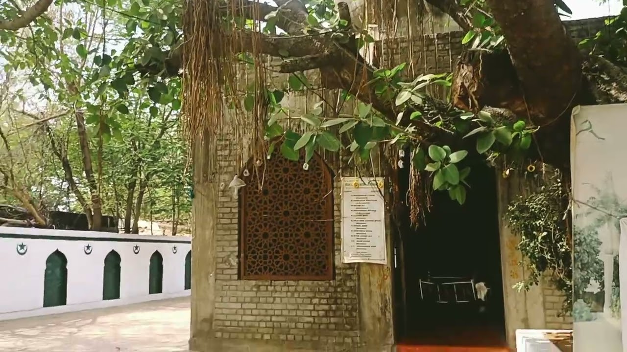 Hajrat Qutub shah Auliya R.A. Gittikhadan Nagpuer {west}  m.h