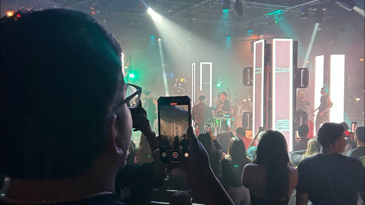 VLOG #19 | FADED DECADE + FIRST CONCERT EVER !