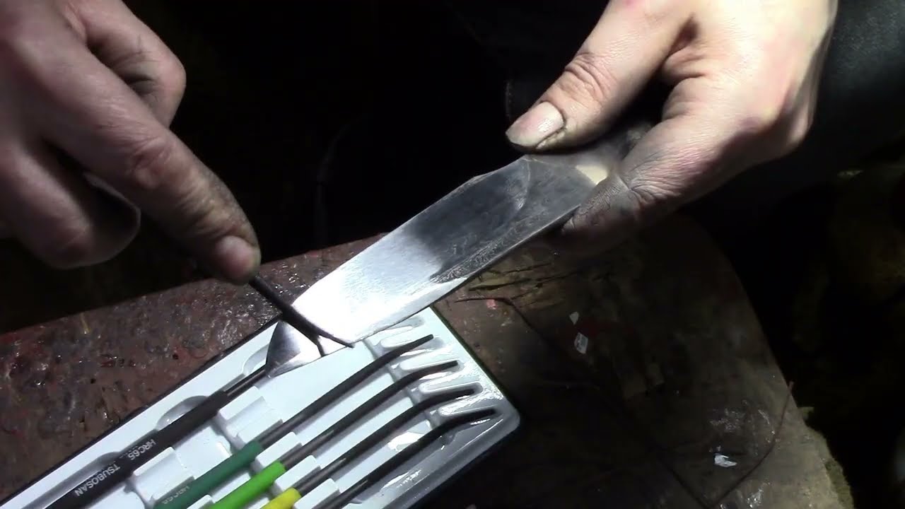 4)   Coltello damasco  piuma ritorto  test durezza prove resilienza pulitura rilevamento