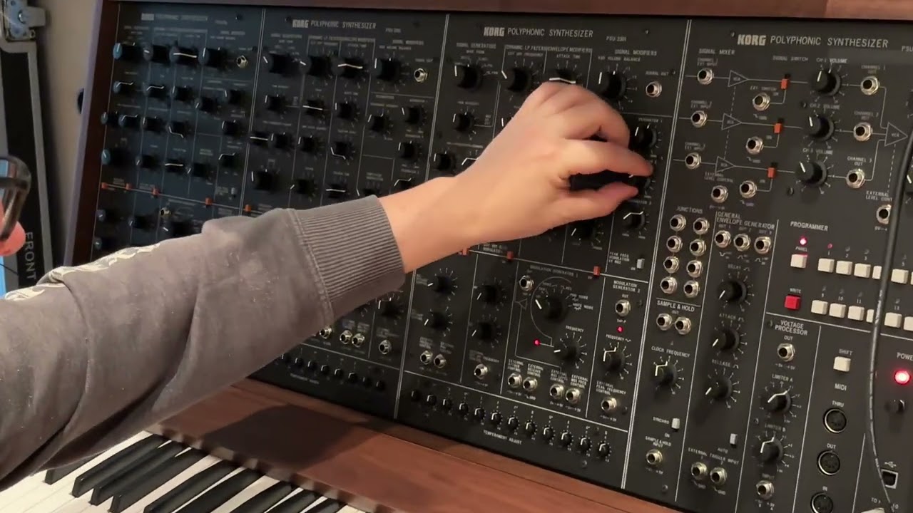 Korg PS-3300 reissue played by Toni Gutierrez in Pedro Gomis studio