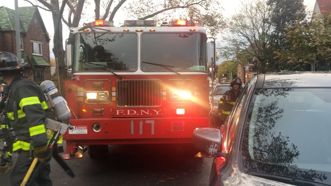 (PRE-ARRIVAL) FDNY Action in Queens. FIRE on the top floor.