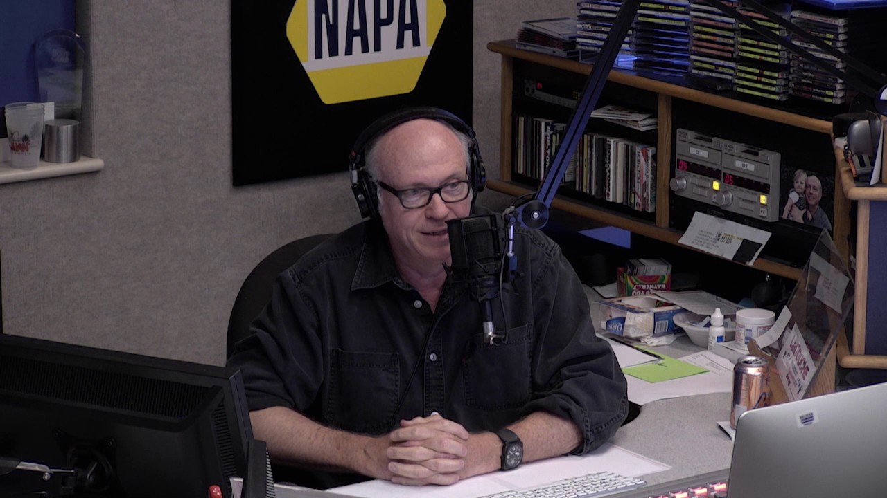 Jeff Oskay Reads Funny Tweets