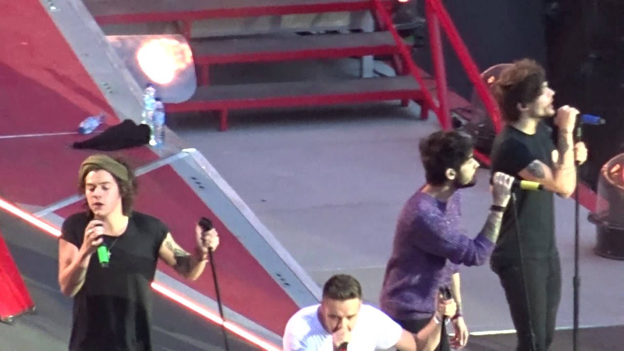 One Direction - WWA Tour - Right Now / Through the Dark in Paris