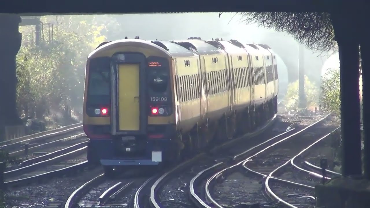 Train (South Western Railway & Southern) @ Clapham Junction