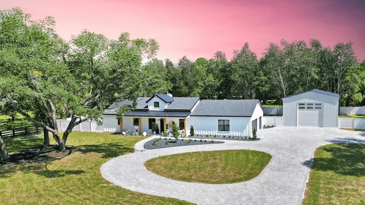 Florida Freedom: Ocala Farmhouse With 1.1 Acres NO HOA!