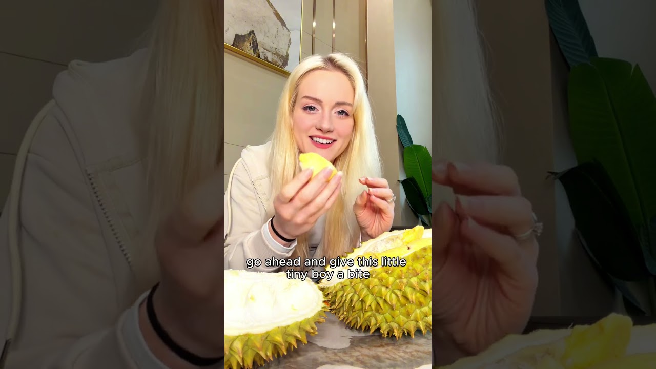 Let’s try the King of fruit in China! 🇨🇳 