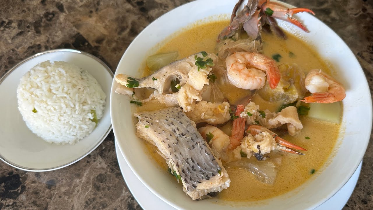 Una Deliciosa Sopa de Marisco en Coco  Estilo Hondureño