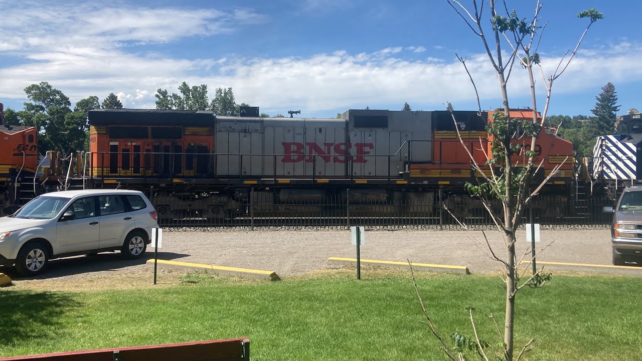 BNSF 4729 and MRL 290 (Ex-GN SDP40!!!) at Livingston, MT  7/29/23