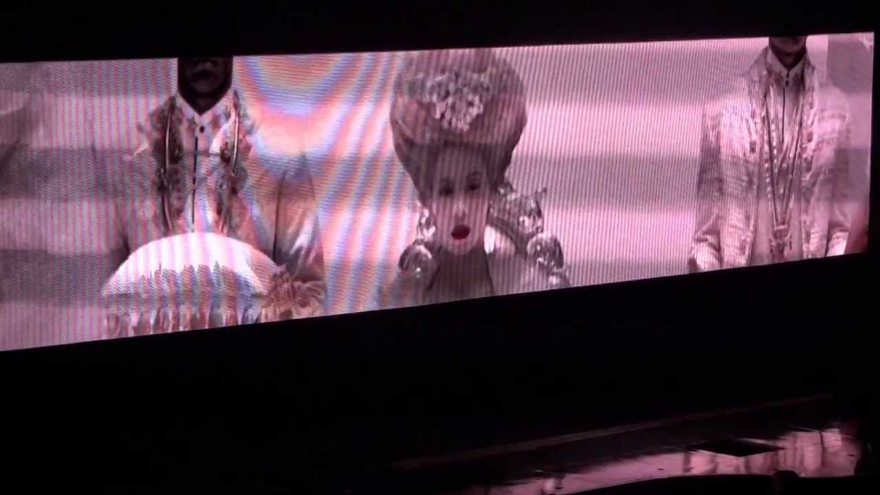 Beyonce - Mrs Carter World Tour - Opening & Run the world (Girls)