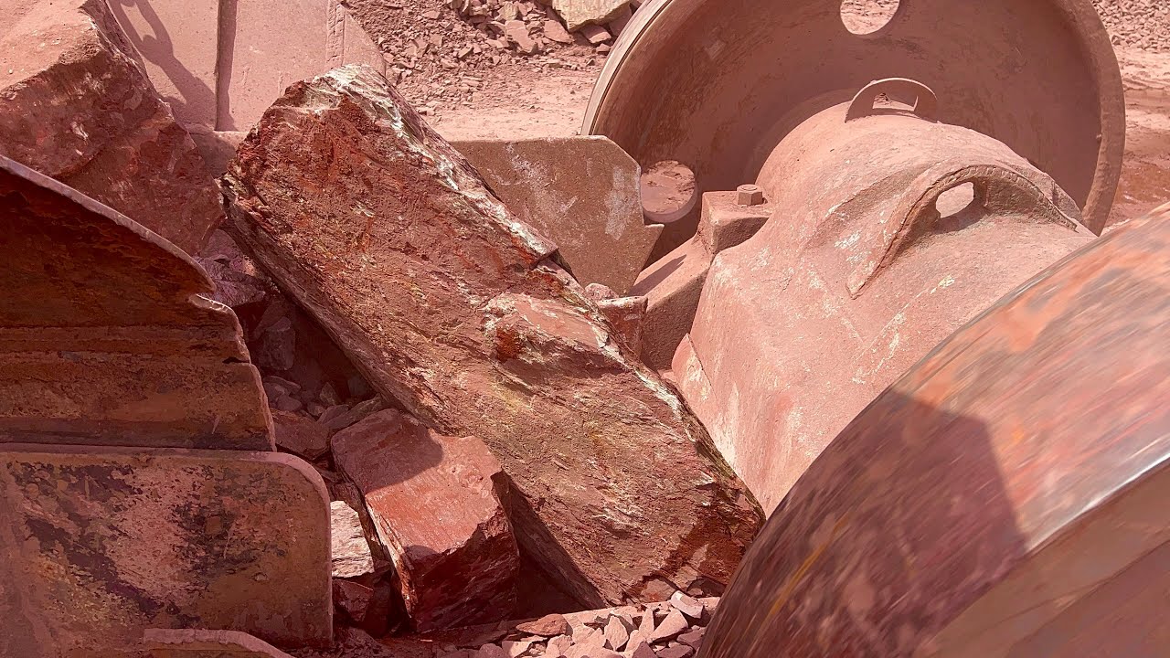 “Big Rock Crusher Machine: A Giant in Action”Big Rock Crushing: A Powerful Process”#stonecrusher