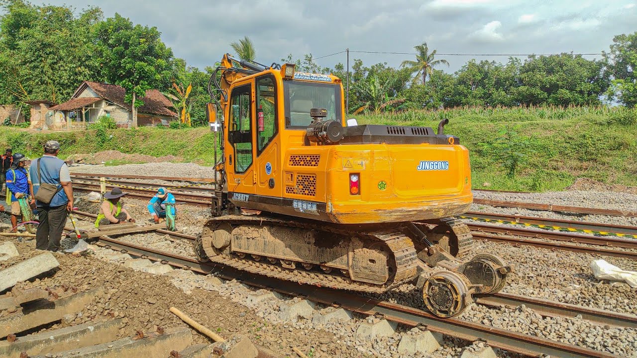 Update Proyek Peningkatan Jalur Kereta Api Daop 9 Jember: Perbaikan Jalur Stasiun Arjasa #keretaapi 