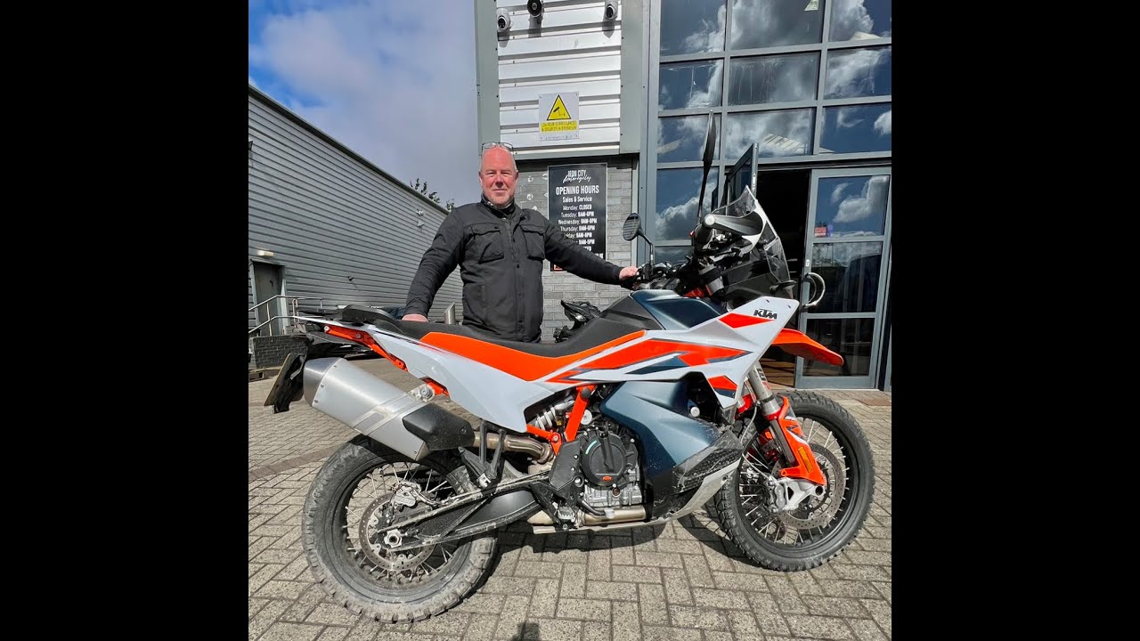 KTM 890 Adventure R.   OR     BMW R1300 GS ???????????