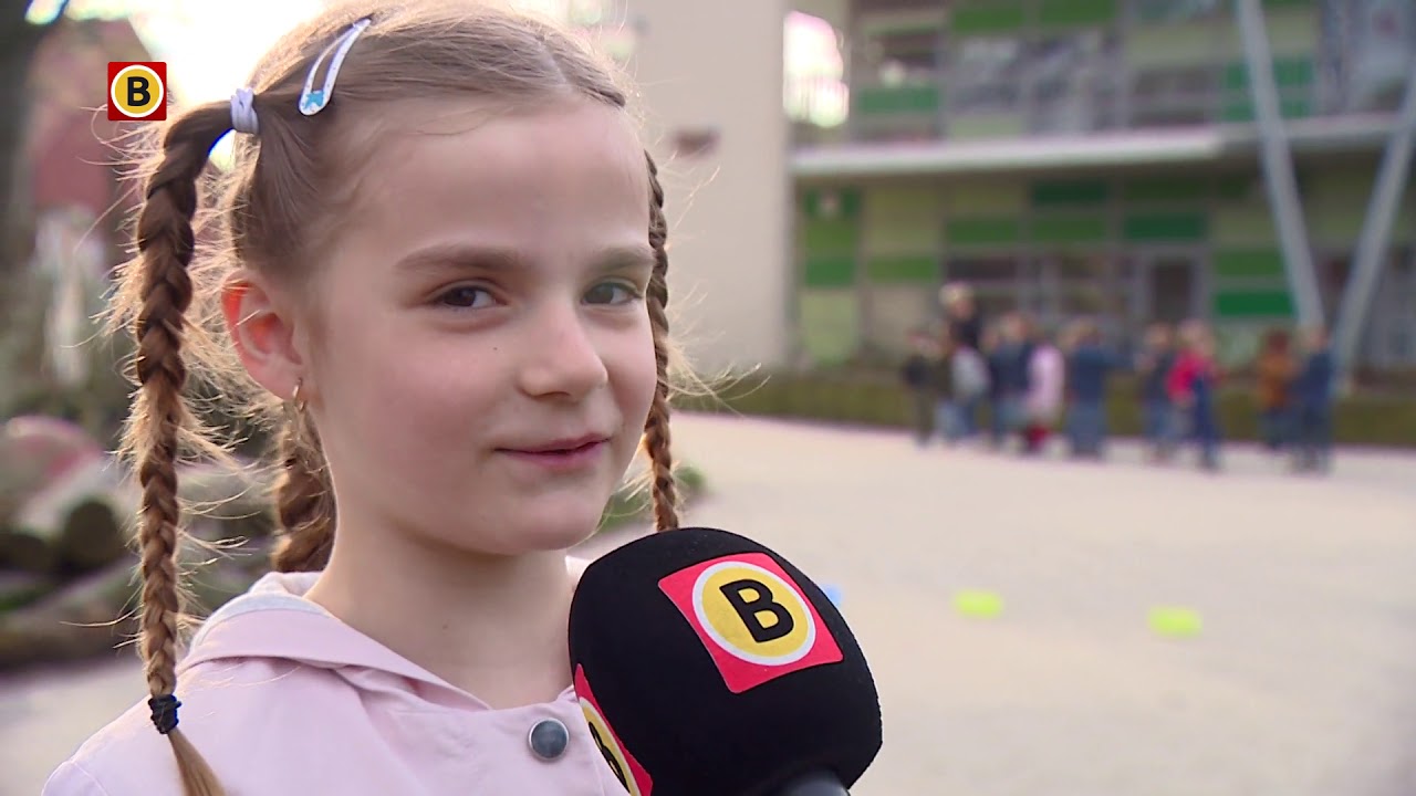 Rekenen met stoepkrijt op het schoolplein: op veel Brabantse basisscholen zijn de lessen buiten