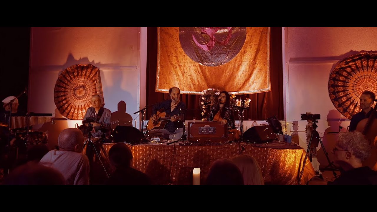 Satyaa and Pari - Hare Krishna [ Live in Zurich ]