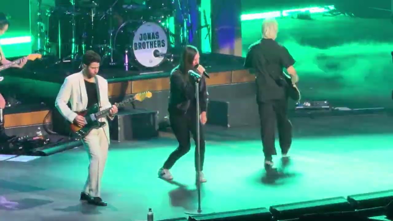 Red Jumpsuit Apparatus x Jonas Brothers: Face Down live - Jonas20: Greetings from Your Hometown Tour
