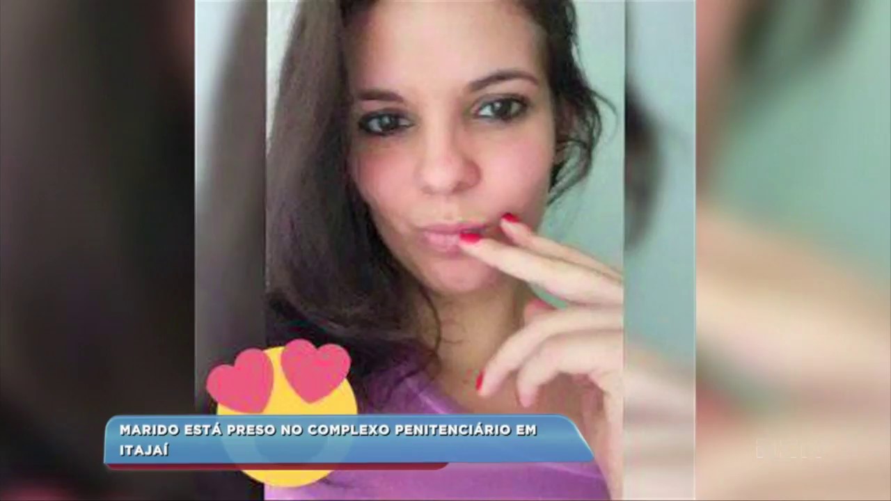 Marido está preso no complexo penitenciário em Itajaí