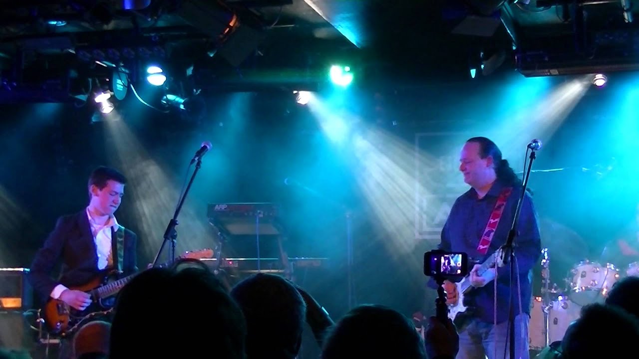 Cliff Moore and Remig Somogyi: The pictures of dorian blue