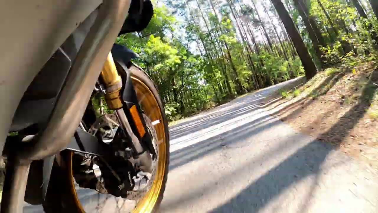 BMW F850GS Adventure – Test pracy przedniego zawieszenia na asfalcie, szutrach i w błocie!