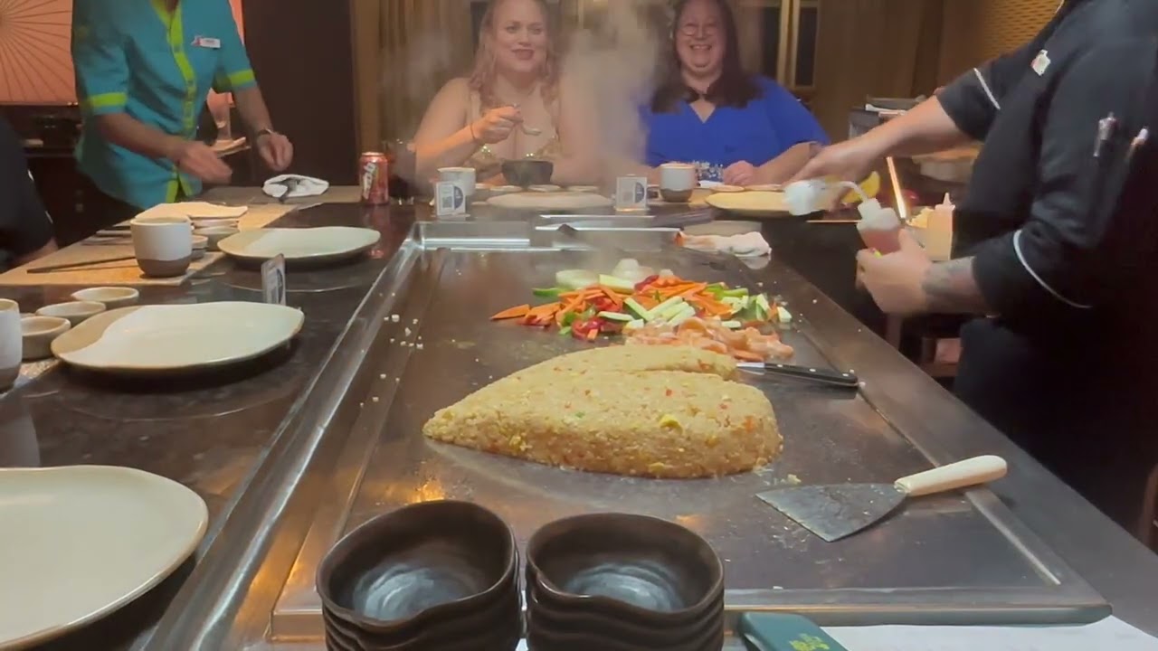 A LOT OF FOOD AT BONSAI TEPPANYAKI - Carnival Firenze (The whole show)