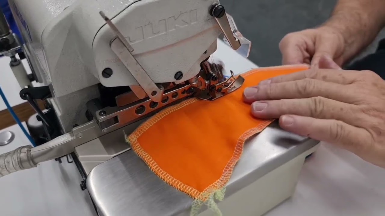 Juki MO-6814S - Overlock sa 4 konca i sistemom za odsecanje lanca i usisavanje otpada.