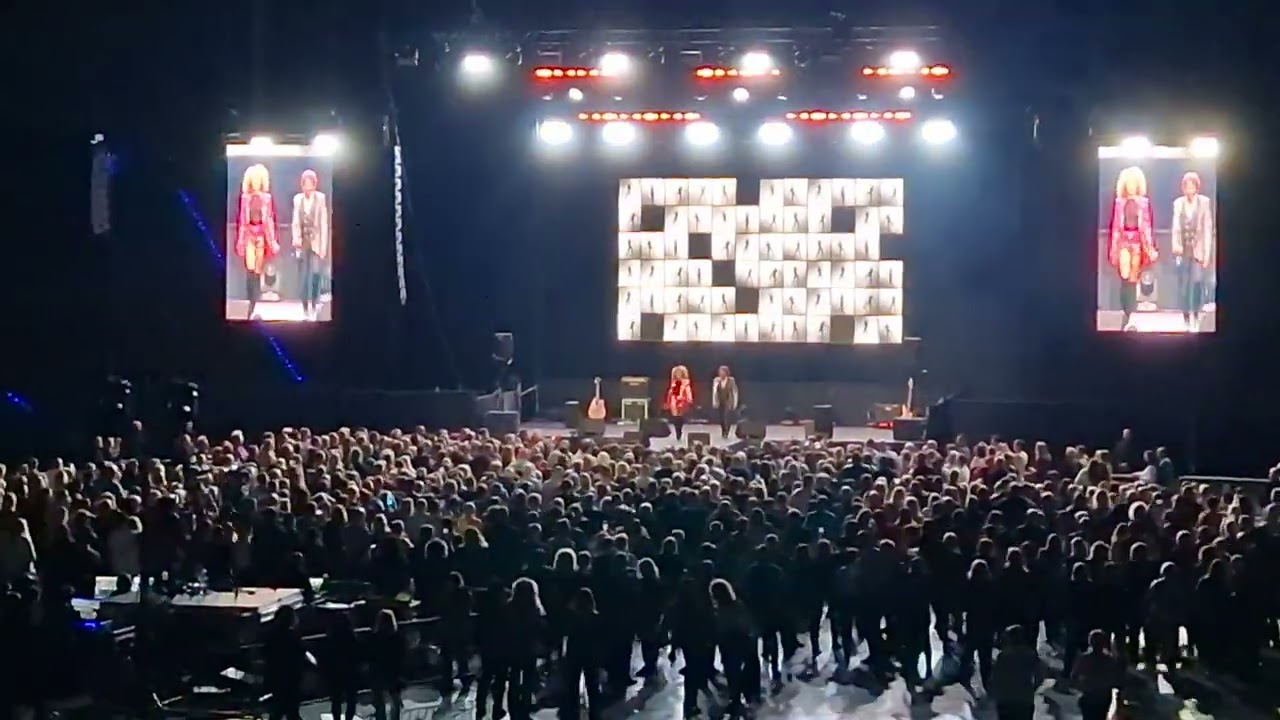 OTTAWAN - Live - 13.12.2025 - start koncertu - 