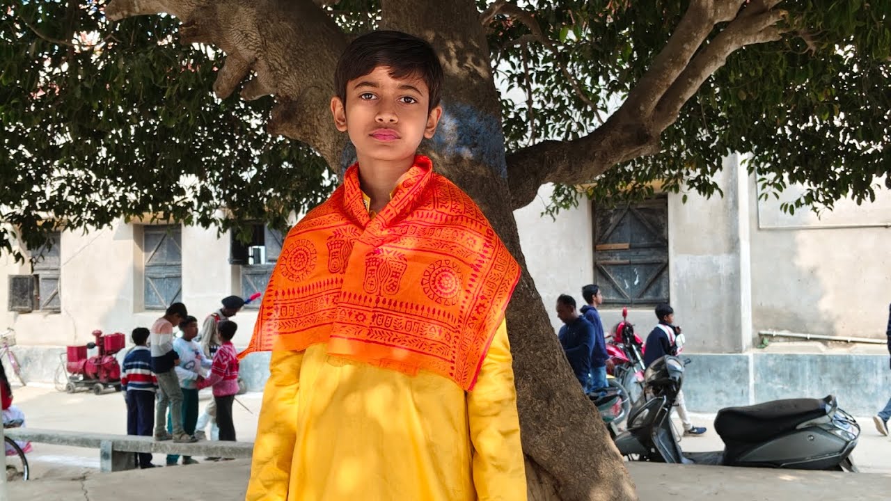 মার্চপাস্ট এর মাধ্যমে প্রত্যেক স্কুল সম্মান জানাচ্ছে।।খুব ভালো প্রস্তুতি নিয়েছে।