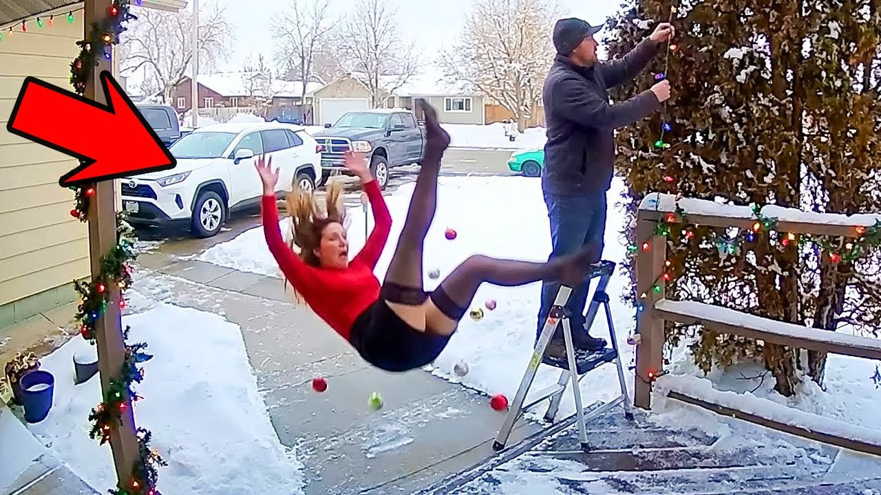 مقاطع عجيبة ومحرجة صورتها كاميرات المراقبة بالصدفة !!