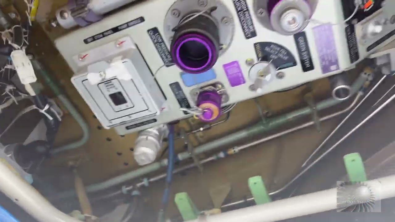 Airbus A350 hydraulic service panels