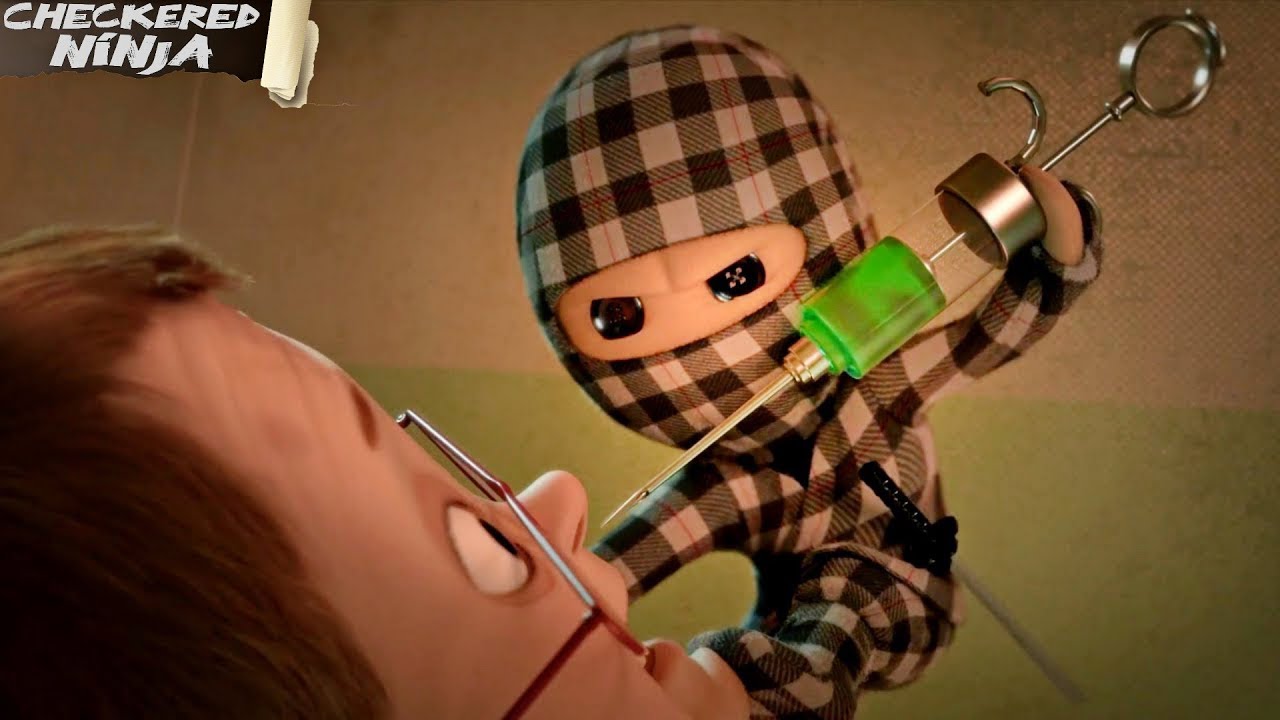 دمية نينجا🥷 تعود للحياة لكي تنتقم من صاحب مصنع شرير👿 يعذب الأطفال الصغار😢|| ملخ 🎦 Checkered Ninja