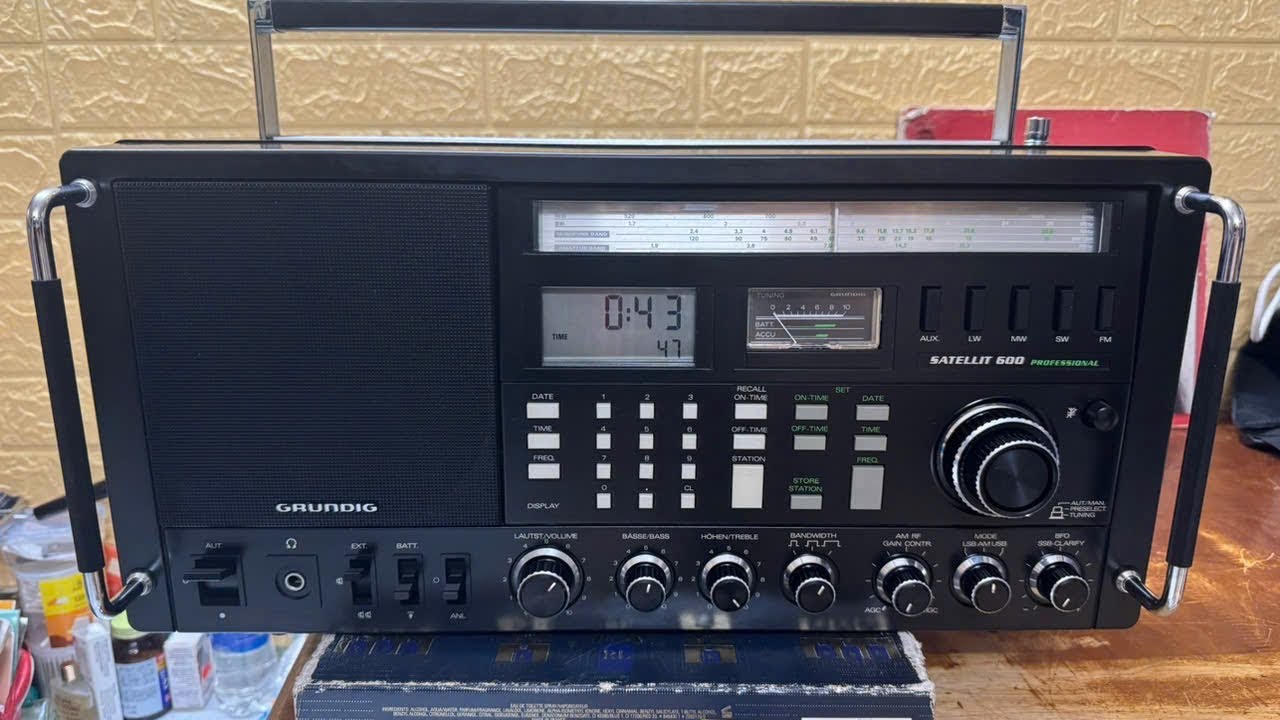 adio GRUNDIG SATELLIT 600- Gia 17trieu-liên hệ Thuỳ Audio Sài Gòn 0945019268.
