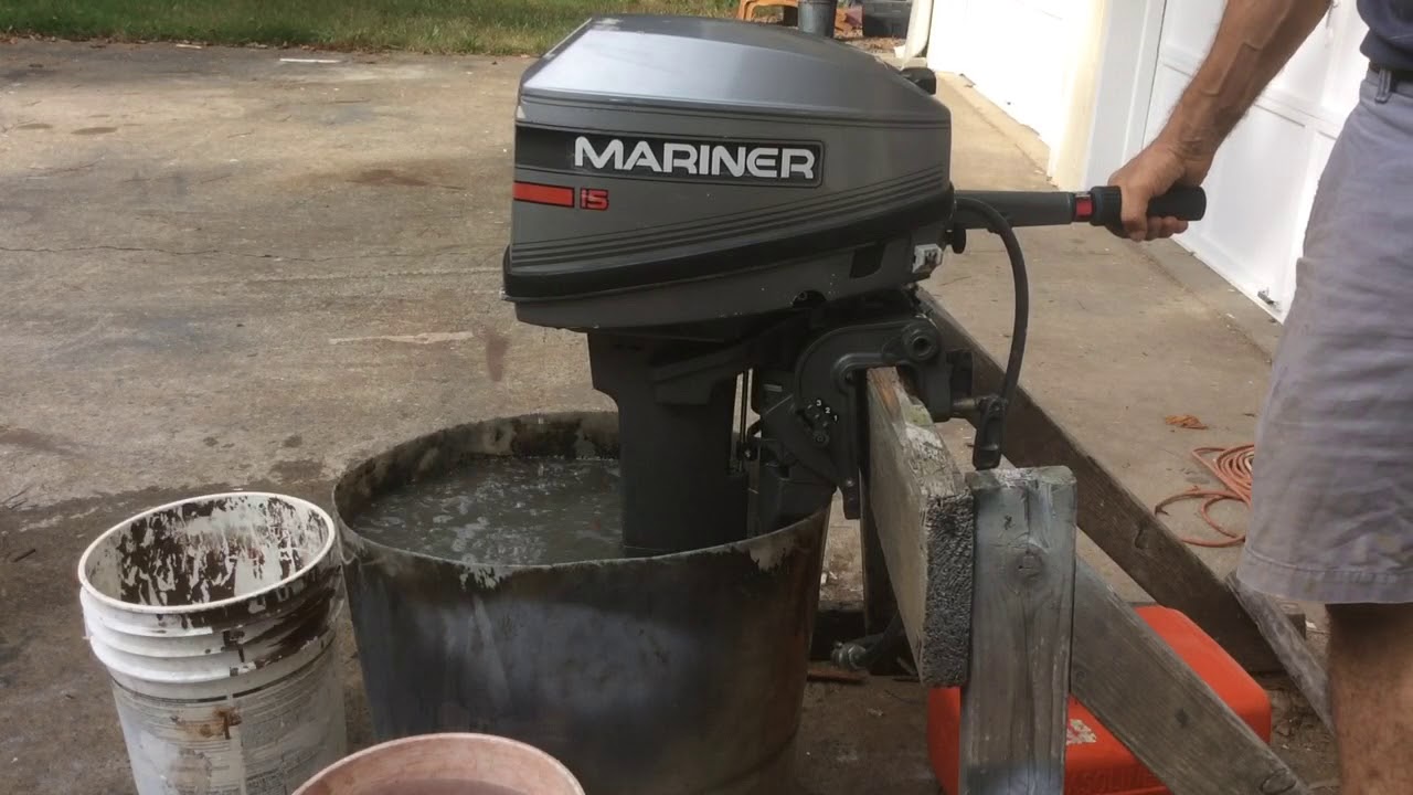 Mariner 15 HP running.