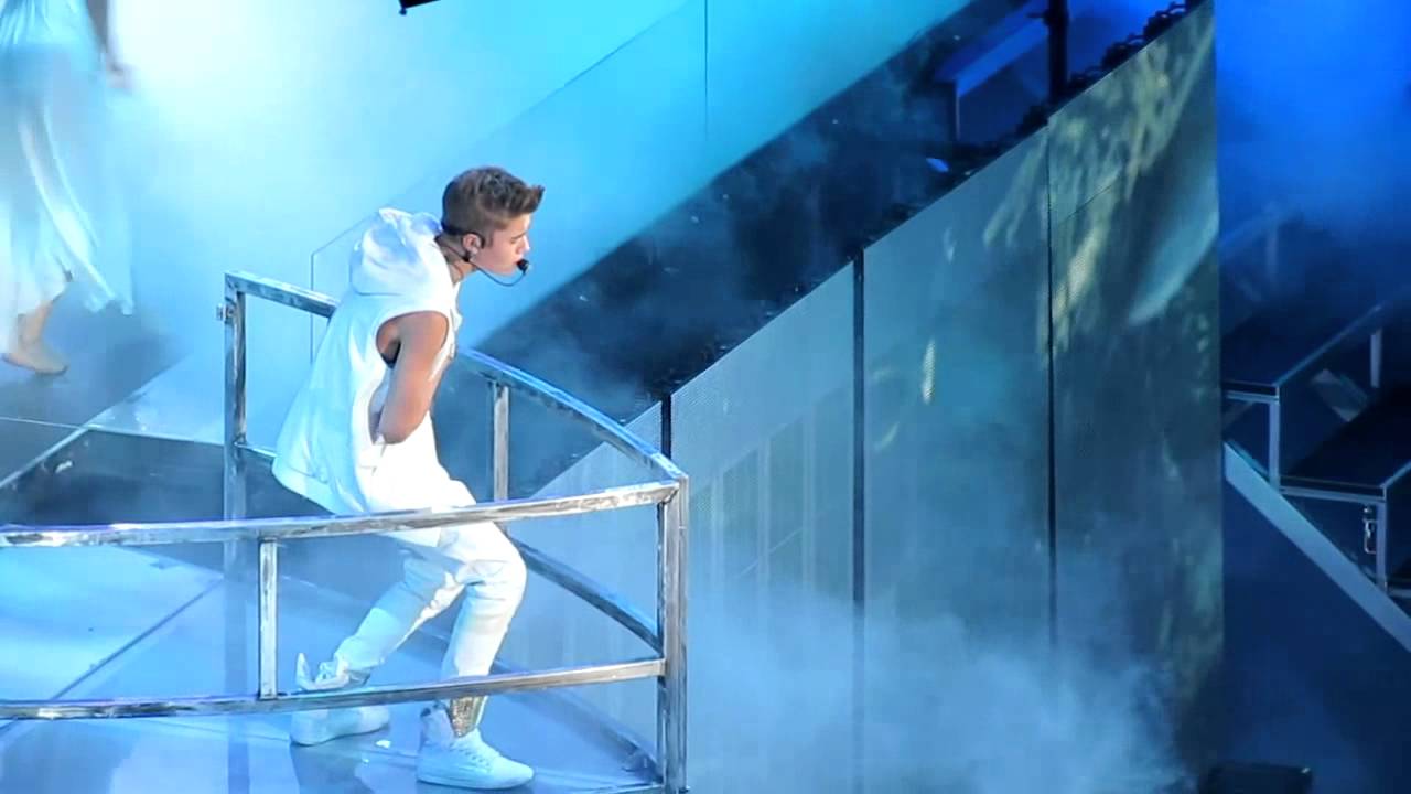 Justin Bieber- Believe Tour 2012 Oakland He Says Hes Catching Feelings Live