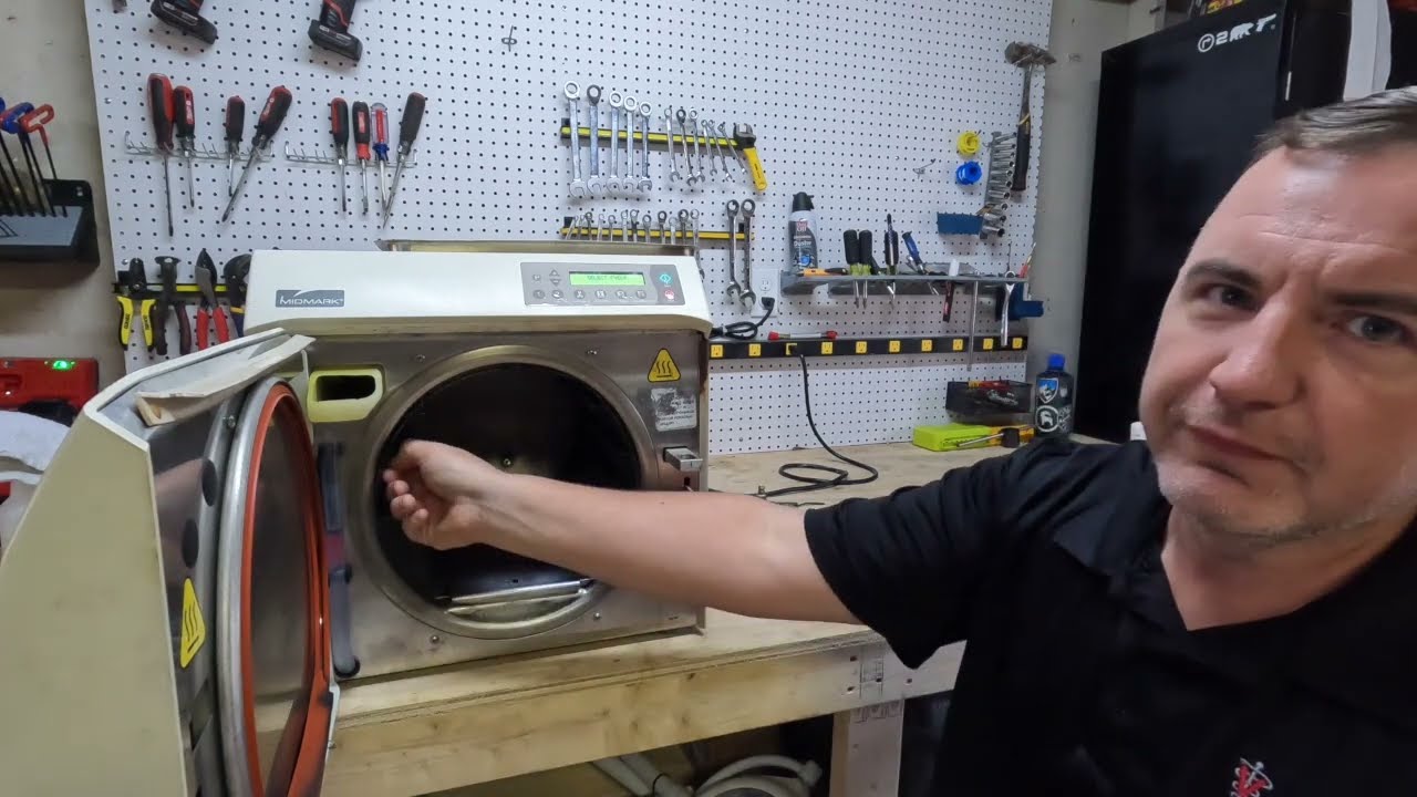 CLEANING AN M11 ULTRACLAVE AUTOMATIC STERILIZER