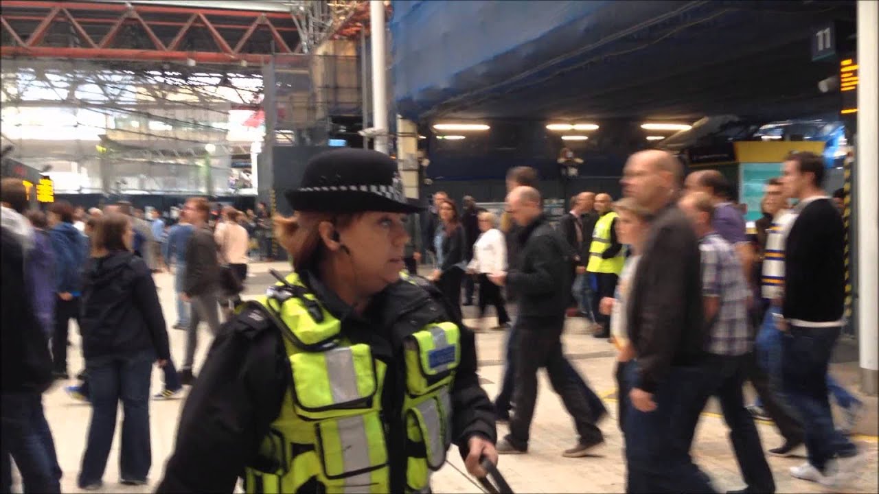 Leeds fans clash with police at London Bridge
