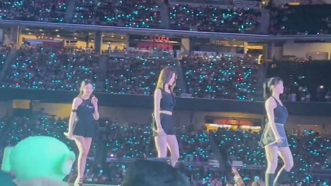 TWICE  - Crazy Stupid Love - Atlanta Truist Park 230709